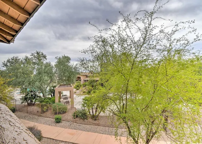 Holiday home Perks & Private Balcony: Condo! *