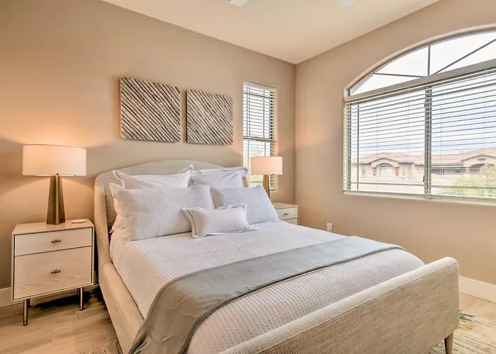 Perks & Private Balcony: Condo! Holiday home Scottsdale