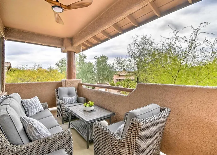 Holiday home Perks & Private Balcony: Condo!